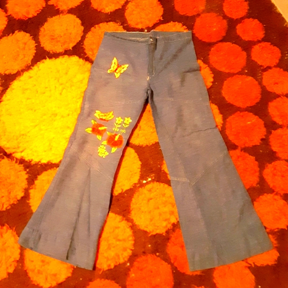 Vintage 1970s bell bottoms jeans embroidered leg